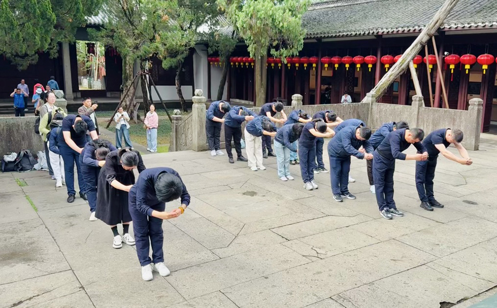 儒韵传家 礼敬先贤 | 国学班衢州孔庙研学之行(图2)