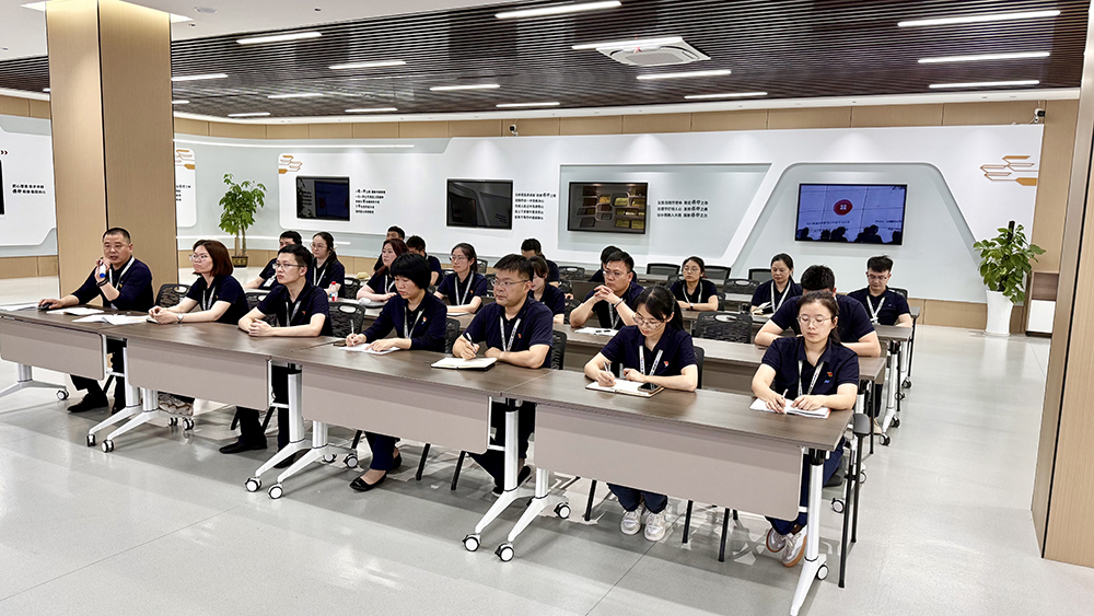 精华股份党支部开展爱国主义教育日系列活动(图1)