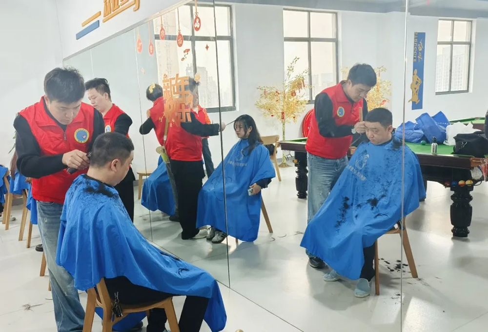 暖心义剪进企业 服务职工零距离(图4)