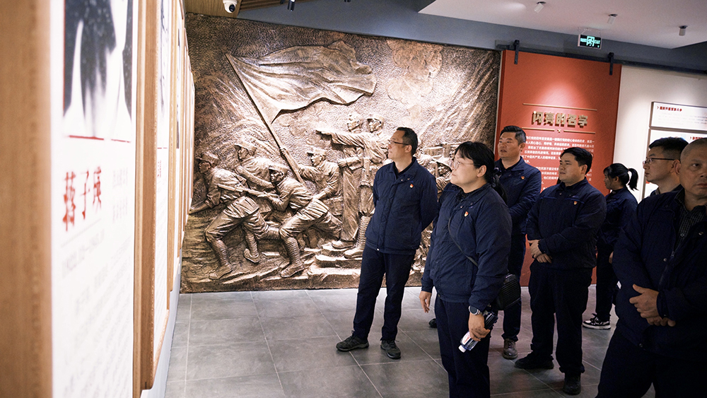 缅怀革命先烈 传承红色精神  精华股份党支部联合精成车业党支部开展清明主题党日活动(图5)