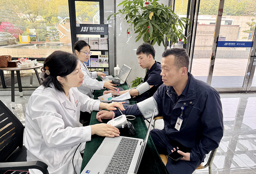 无偿献血传大爱 精华同心显担当(图3)