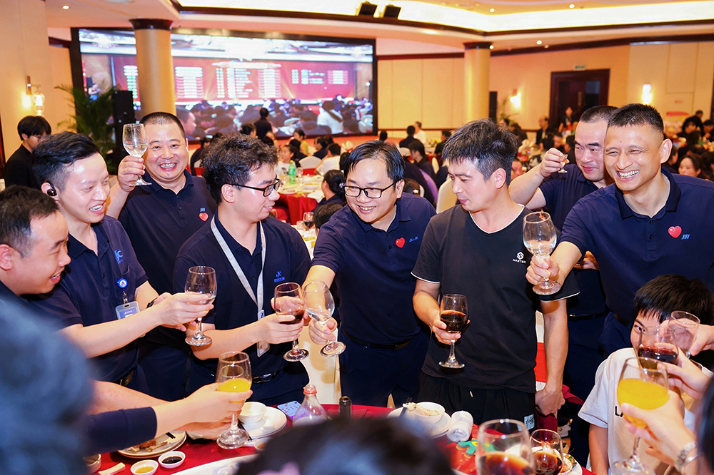 双精聚智 月满同行 | 2026宁波精成车业、精华股份中秋团圆宴圆满举行(图8) 双精聚智 月满同行 | 2026宁波精成车业、精华股份中秋团圆宴圆满举行(图8)